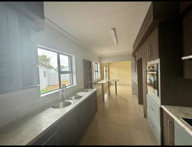 3 BEDROOM HOUSE FOR SALE IN VANDERBIJLPARK SE 6